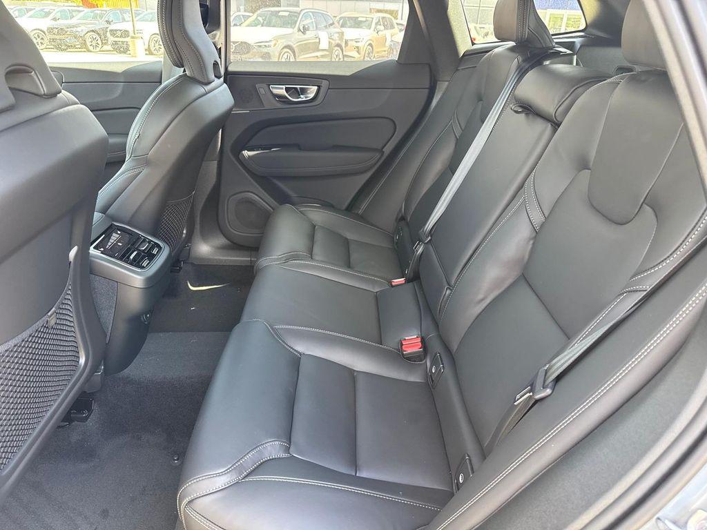 صورة 9 لـ 2026 Volvo XC60 B5 ULTRA BLACK EDITION