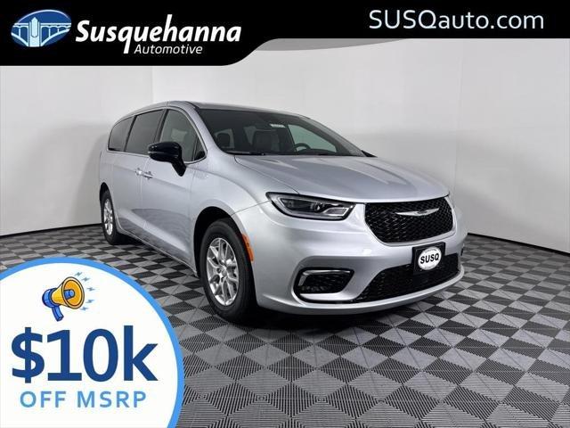 New 2026 Chrysler Pacifica Select