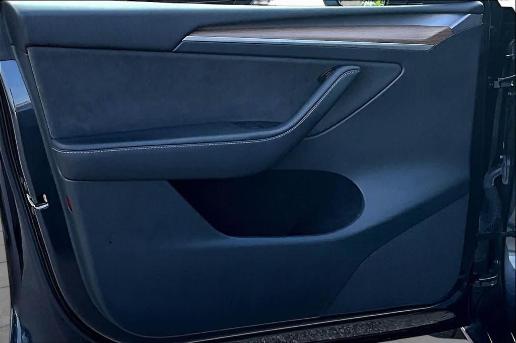 صورة مصغرة 23 لـ 2024 Tesla MODEL Y RWD
