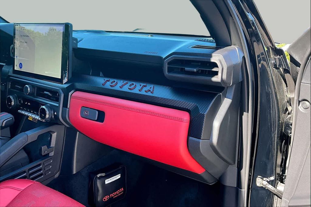 صورة مصغرة 18 لـ 2025 Toyota TACOMA HYBRID TRD PRO