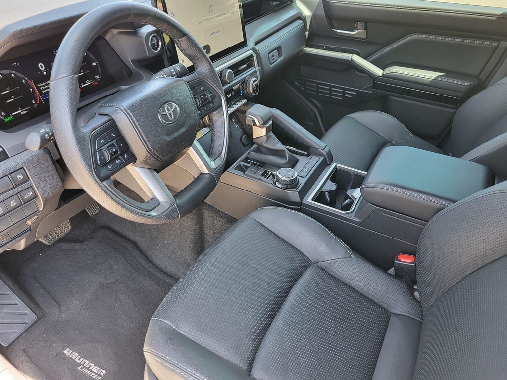 صورة 9 لـ 2025 Toyota 4RUNNER LIMITED