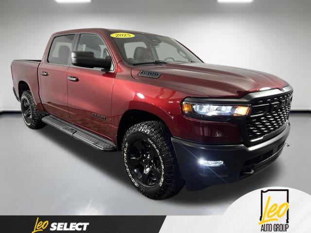 2025 RAM 1500 WARLOCK CREW CAB 4X4 5'7' BOX — фото 2