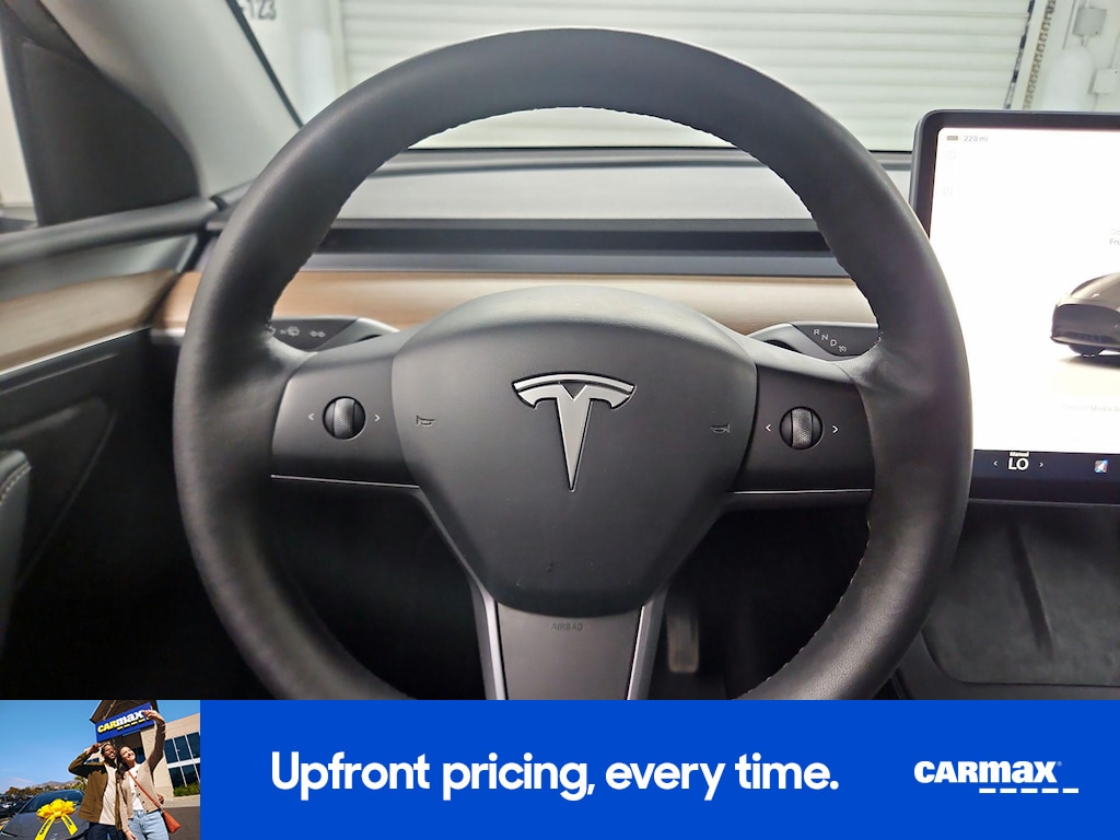 TESLA MODEL Y LONG RANGE - 9