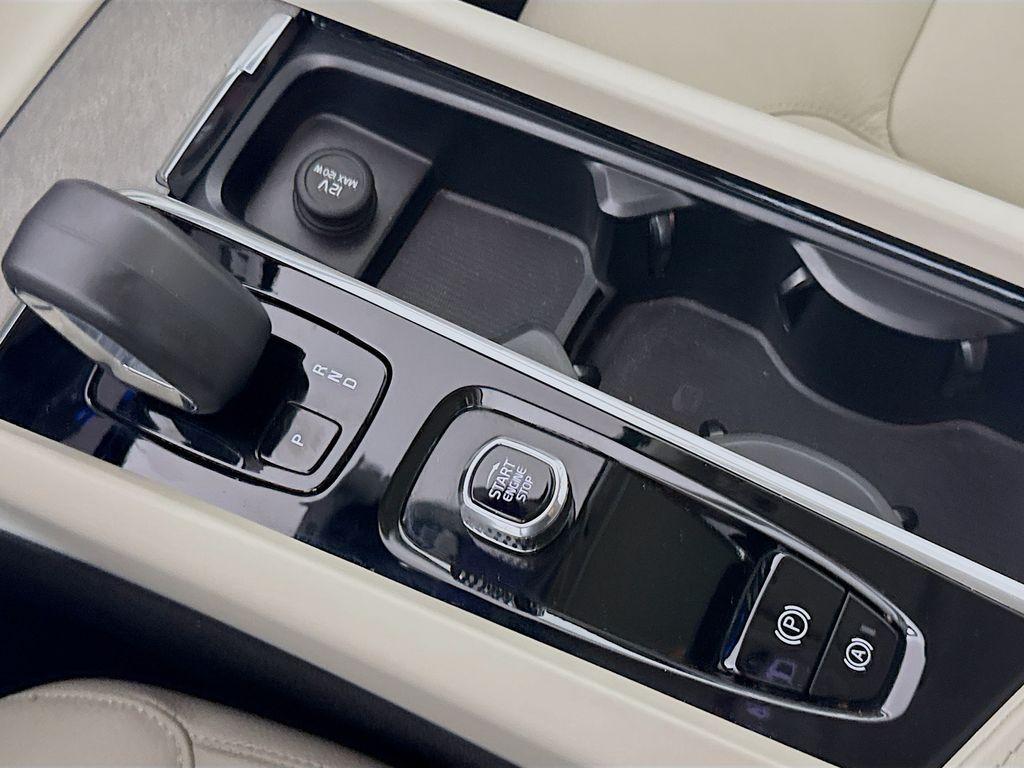 صورة مصغرة 20 لـ 2024 Volvo XC60 B5 PLUS DARK THEME