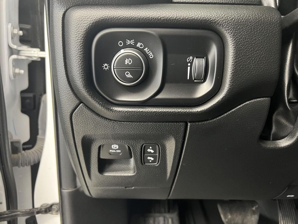 2025 RAM 1500 BIG HORN/LONE STAR — миниатюра 15