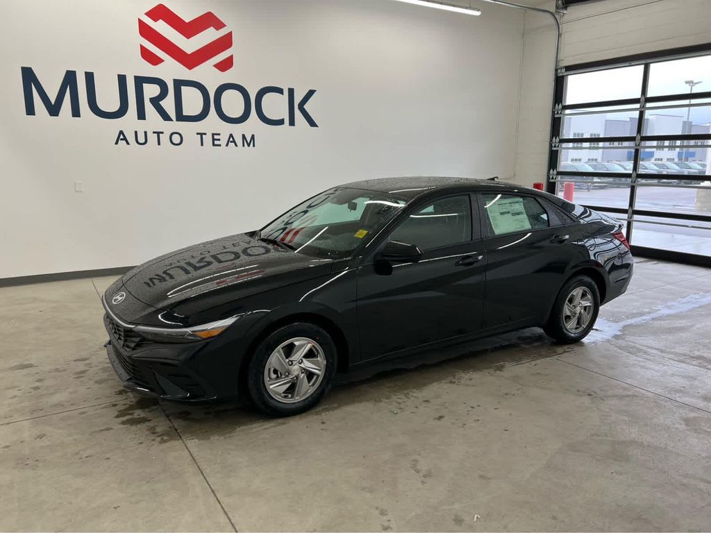 New 2026 Hyundai ELANTRA SE