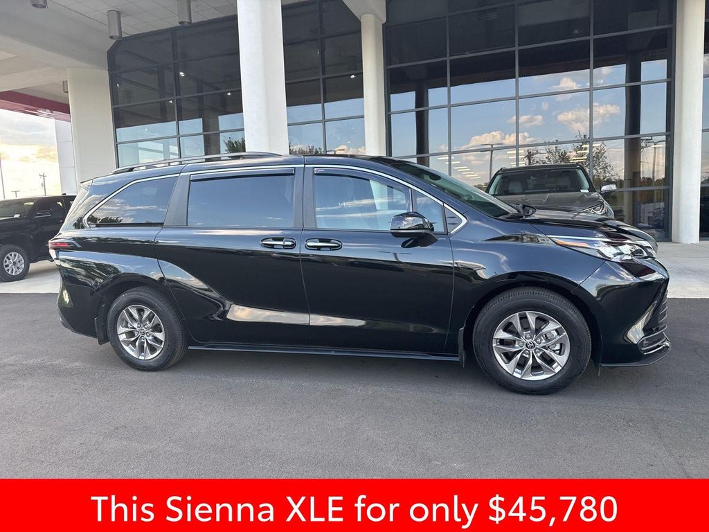 TOYOTA SIENNA - 7