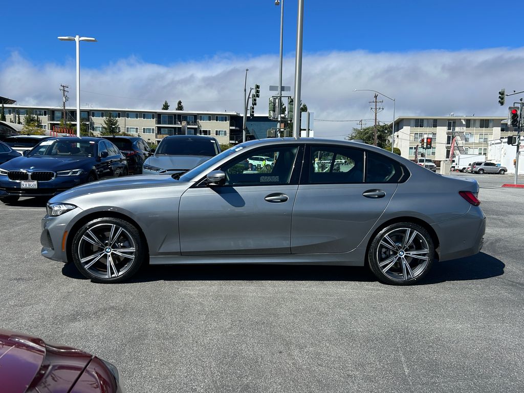 صورة 2 لـ 2023 BMW 330 330I