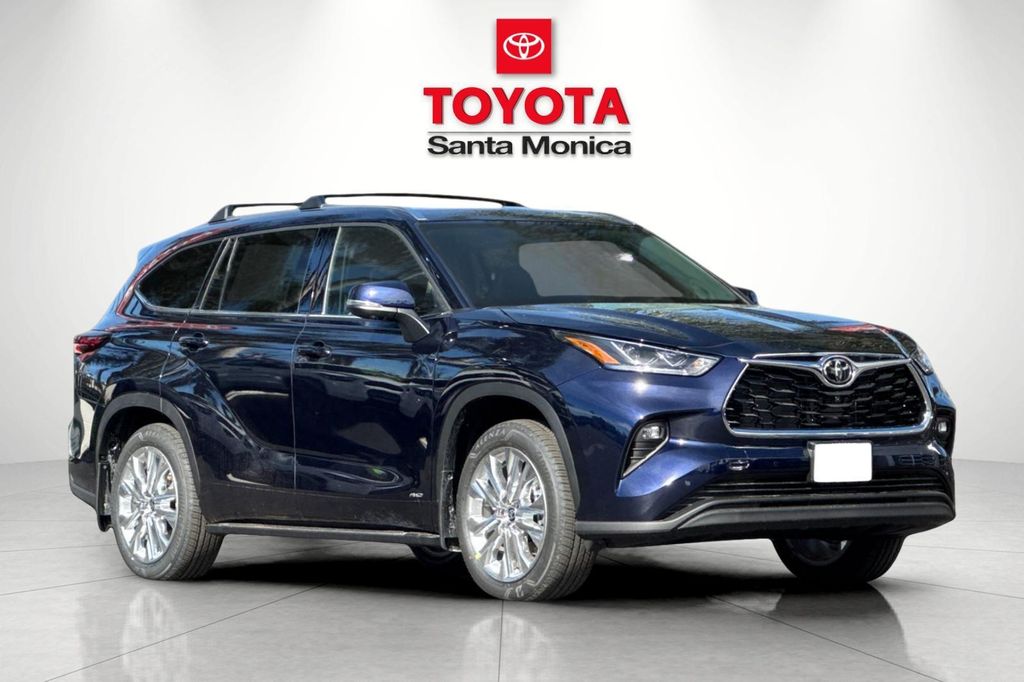 New 2026 Toyota Highlander Hybrid Limited