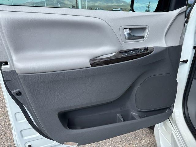صورة 10 لـ 2020 Toyota SIENNA XLE