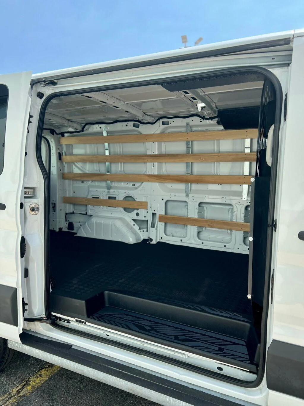 صورة مصغرة 11 لـ 2025 FORD TRANSIT-250 BASE