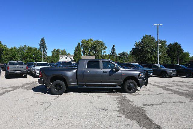 صورة 2 لـ 2024 RAM 3500 LARAMIE MEGA CAB 4X4 6'4' BOX