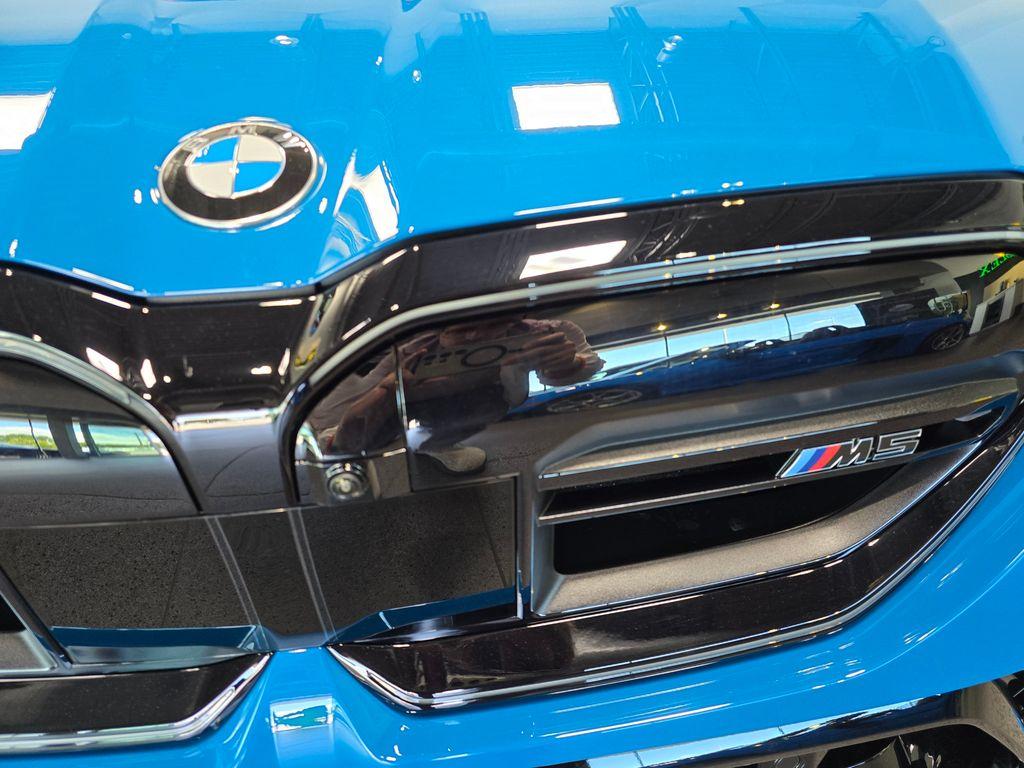 صورة مصغرة 46 لـ 2026 BMW M5 BASE