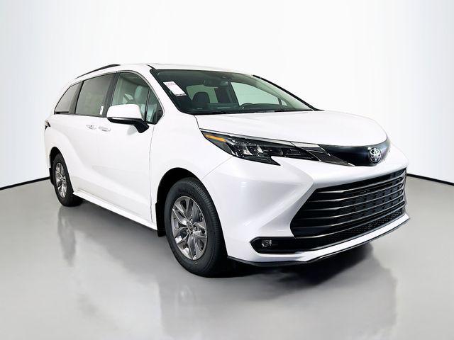 TOYOTA SIENNA - 1