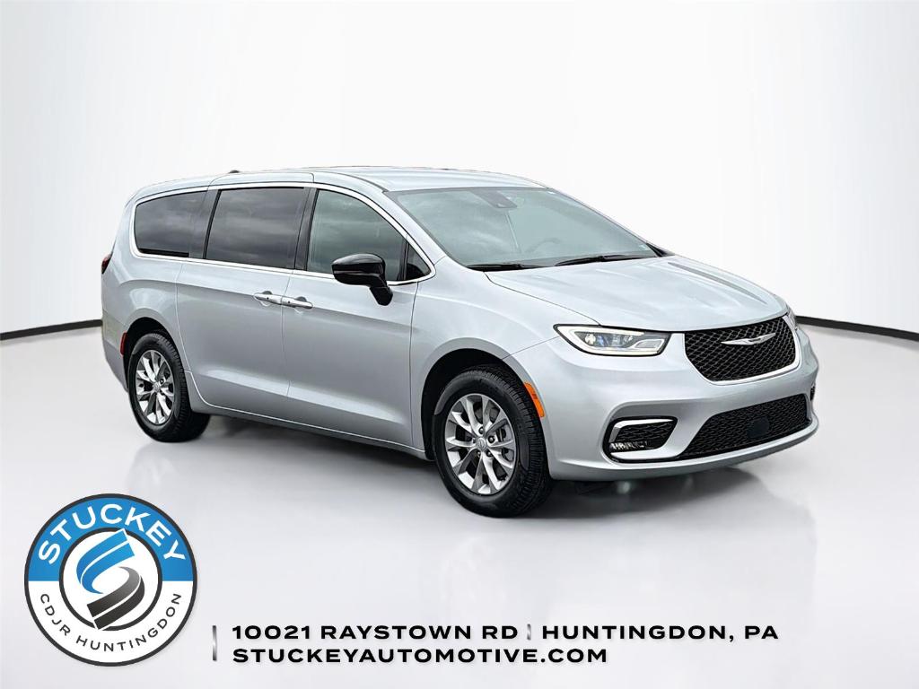 New 2026 Chrysler Pacifica Select