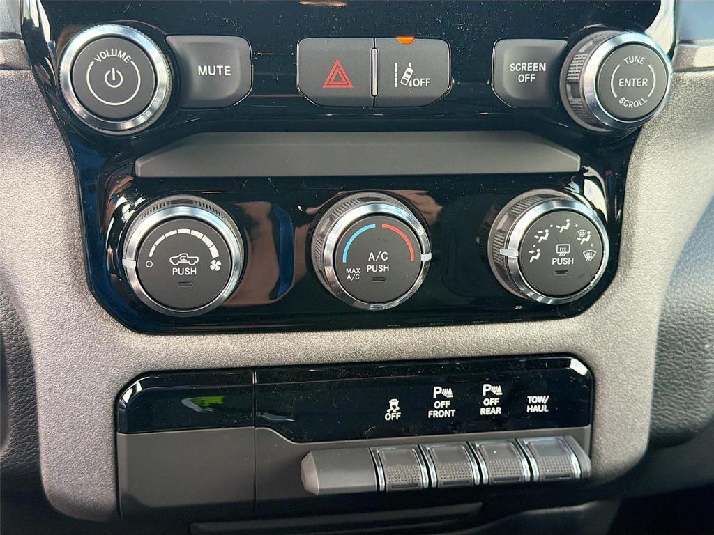 صورة مصغرة 21 لـ 2026 RAM 1500 TRADESMAN