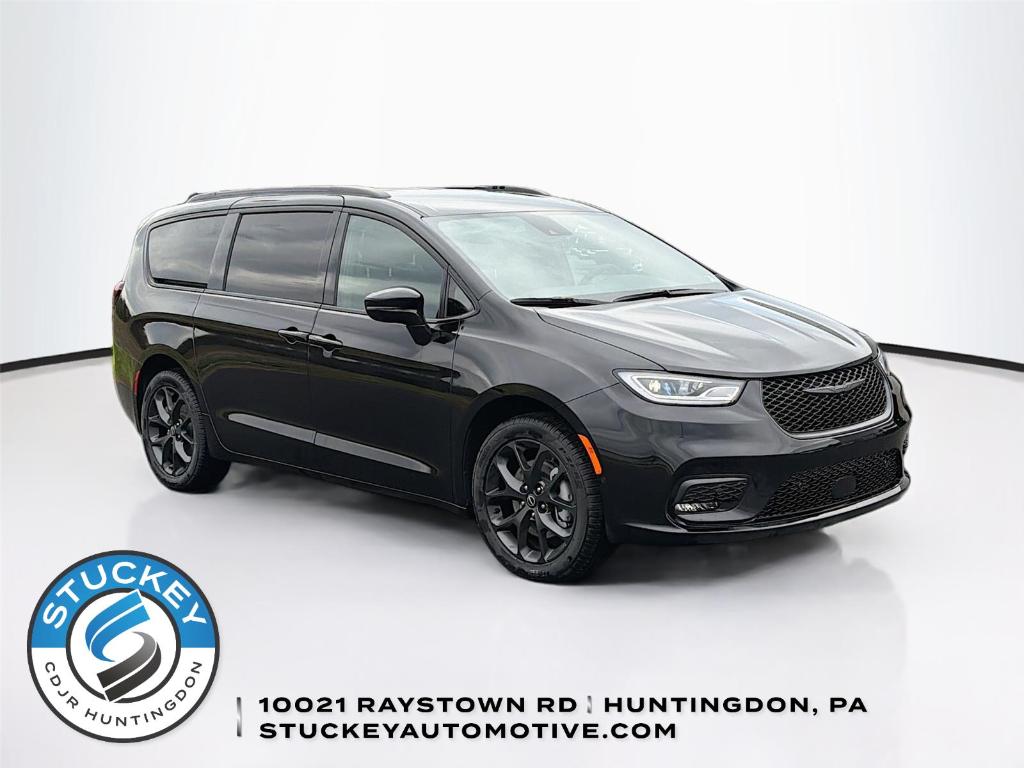 New 2026 Chrysler Pacifica Select