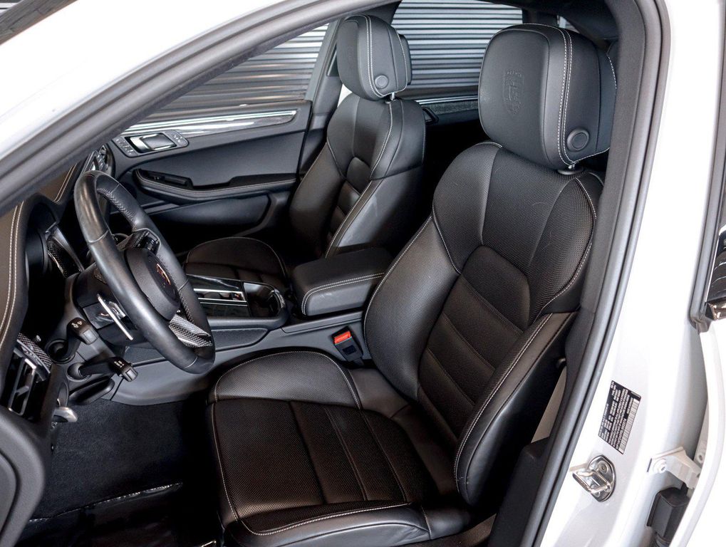 صورة 5 لـ 2025 Porsche MACAN MACAN GTS