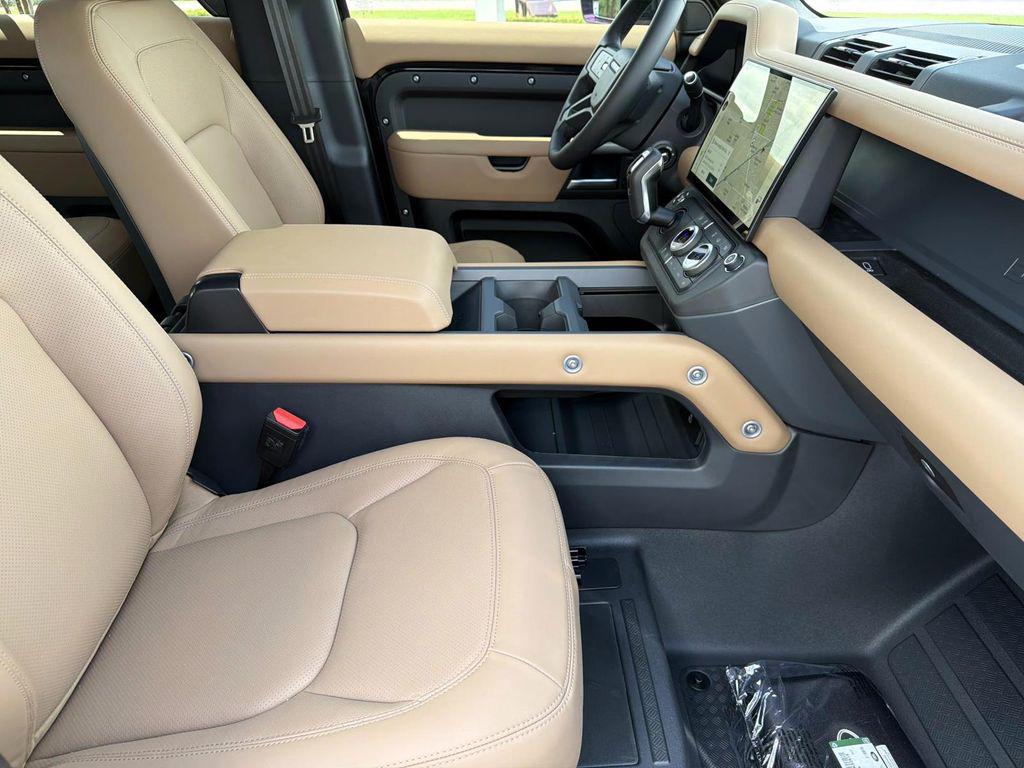 صورة 10 لـ 2026 LAND Rover DEFENDER P300 S