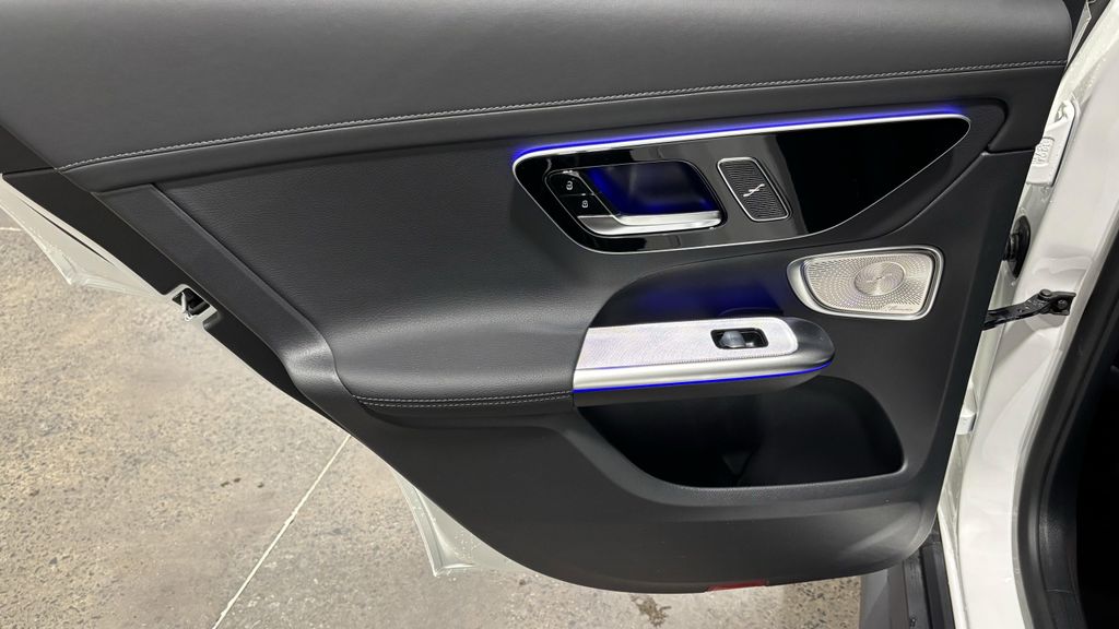2026 Mercedes-BENZ GLC — миниатюра 23