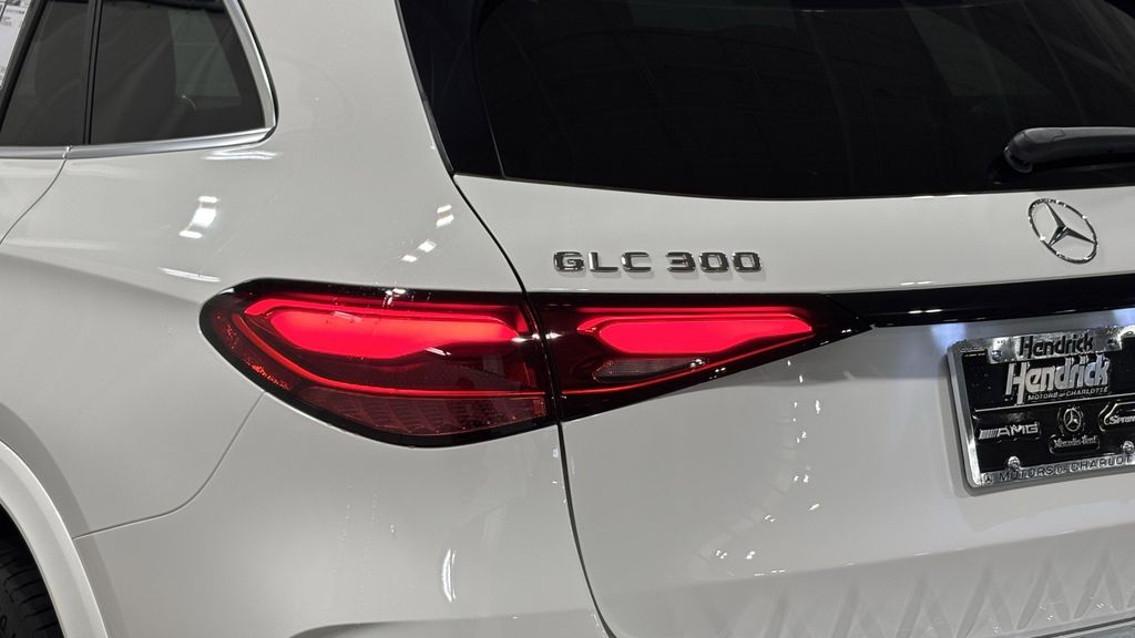 2026 Mercedes-BENZ GLC photo 9
