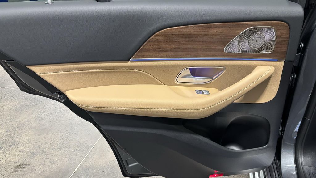 2026 Mercedes-BENZ GLE — миниатюра 23