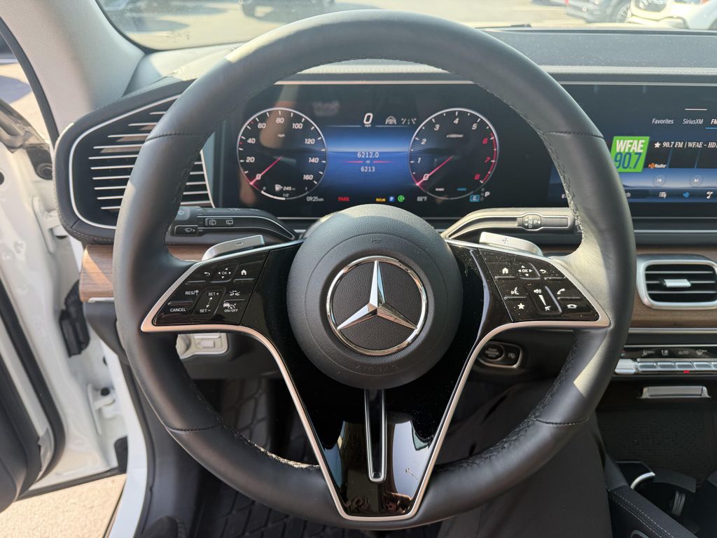2026 Mercedes-BENZ GLS — миниатюра 16