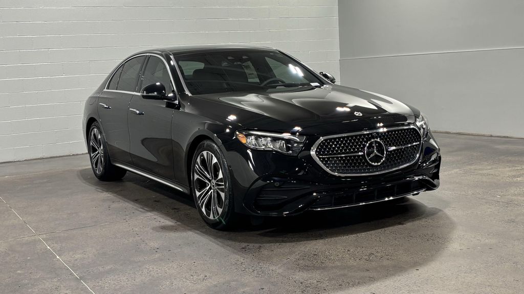 2026 Mercedes-BENZ E-CLASS photo 2