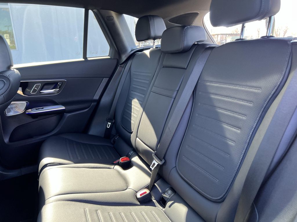 2025 Mercedes-BENZ GLC — миниатюра 35