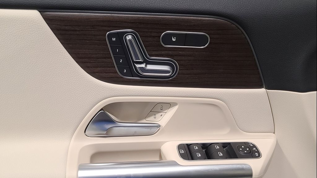 2026 Mercedes-BENZ GLA — миниатюра 12