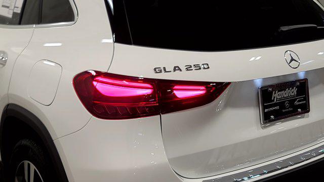 MERCEDES-BENZ GLA - 9