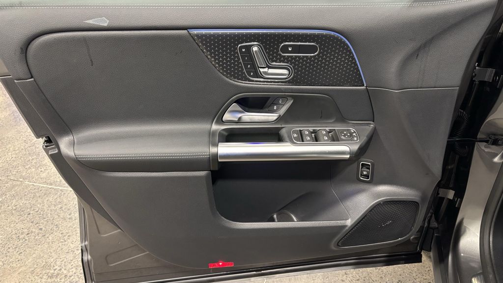 2026 Mercedes-BENZ GLA — миниатюра 11