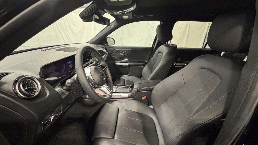2026 Mercedes-BENZ GLB — миниатюра 14