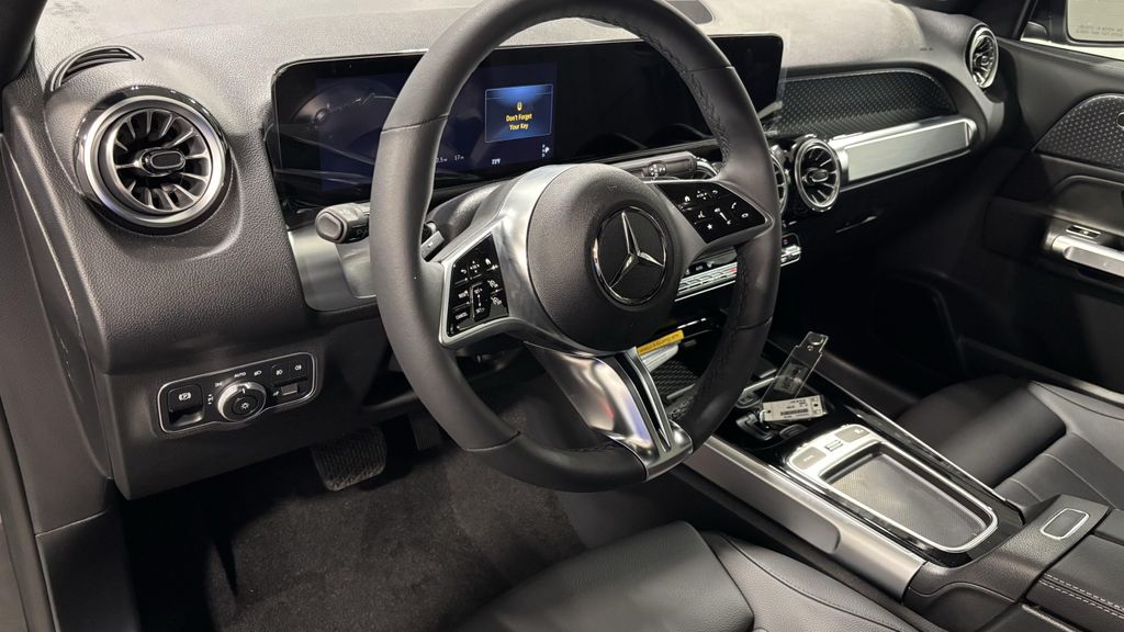 2026 Mercedes-BENZ GLB — миниатюра 15
