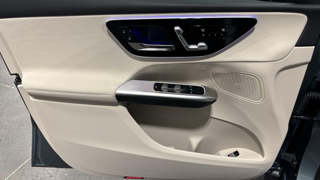 2026 Mercedes-BENZ GLC — миниатюра 11