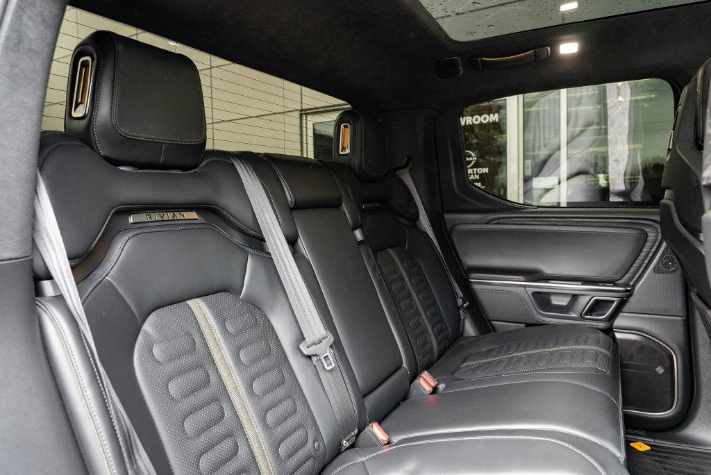 2023 Rivian R1T ADVENTURE QUAD MOTOR LARGE PACK — миниатюра 23