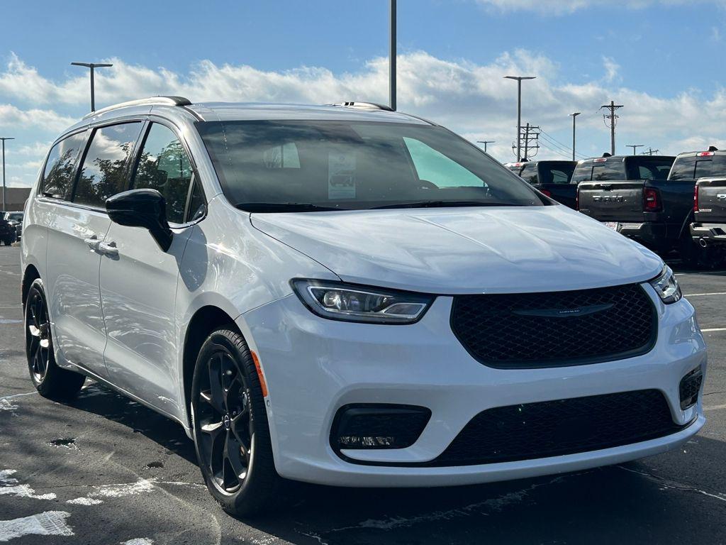 New 2026 Chrysler Pacifica L