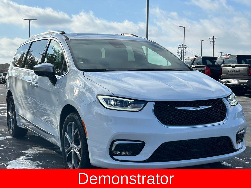 New 2025 Chrysler Pacifica L