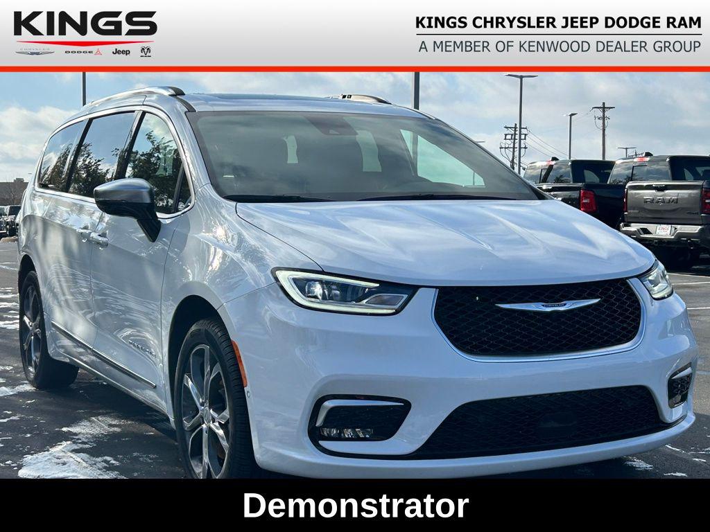 New 2025 Chrysler Pacifica L