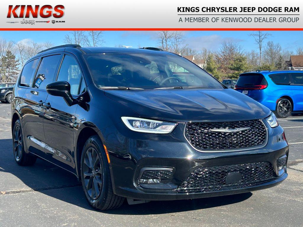 New 2025 Chrysler Pacifica L