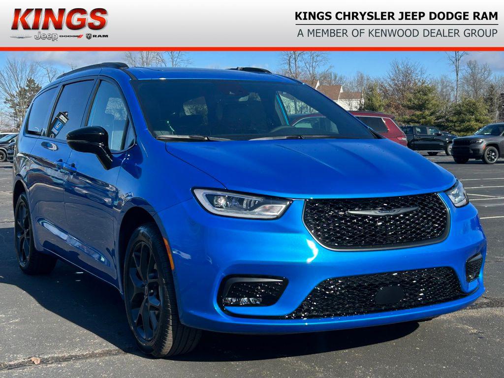 New 2026 Chrysler Pacifica Limited