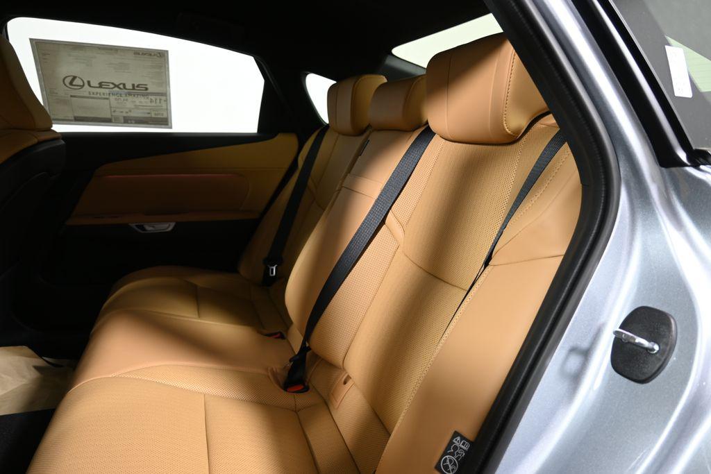 صورة 4 لـ 2026 Lexus ES 500E ES 500E PREMIUM