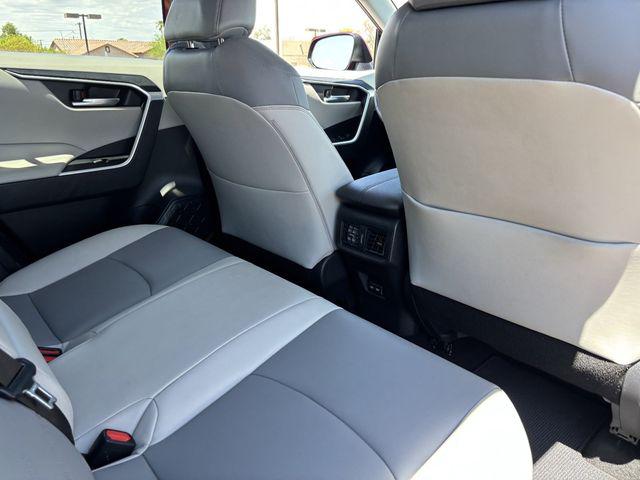 صورة 13 لـ 2025 Toyota RAV4 XLE PREMIUM