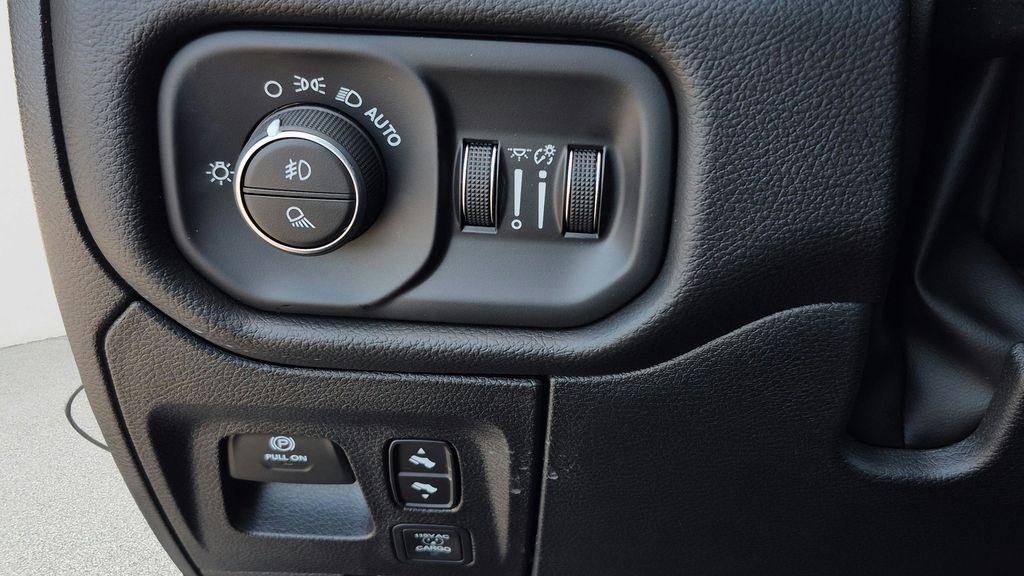 2026 RAM 1500 LARAMIE 缩略图 15