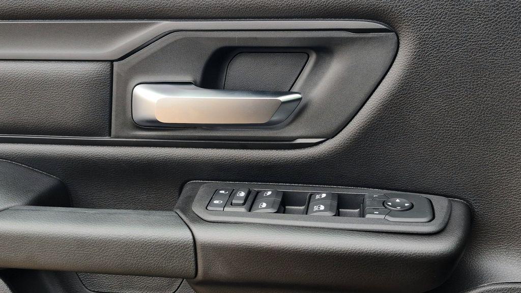 صورة مصغرة 26 لـ 2026 RAM 1500 TRADESMAN