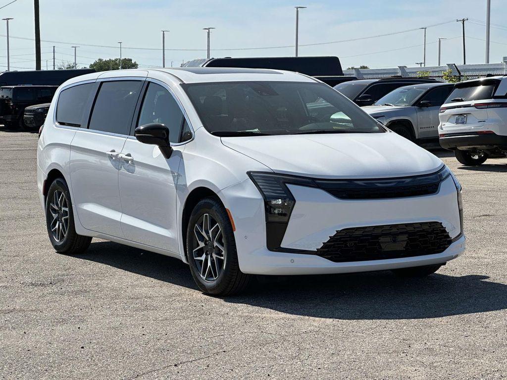 New 2027 Chrysler Pacifica LIMITED