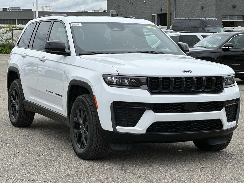 New 2026 Jeep Grand Cherokee Laredo
