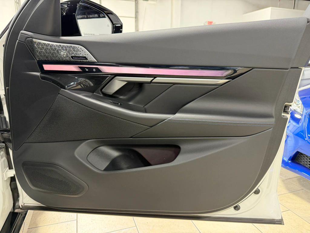 2024 BMW I5 M60 — миниатюра 33