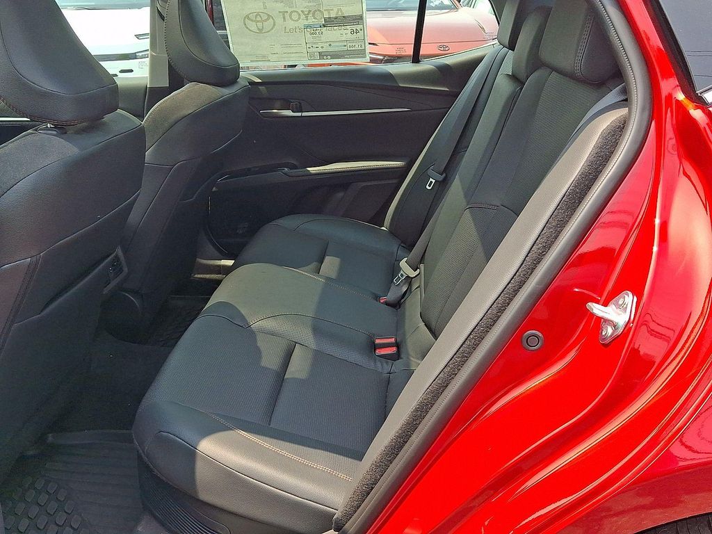 2026 Toyota CAMRY XLE — миниатюра 8