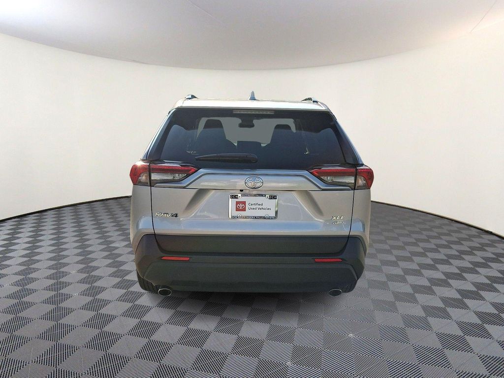 صورة 7 لـ 2025 Toyota RAV4 XLE